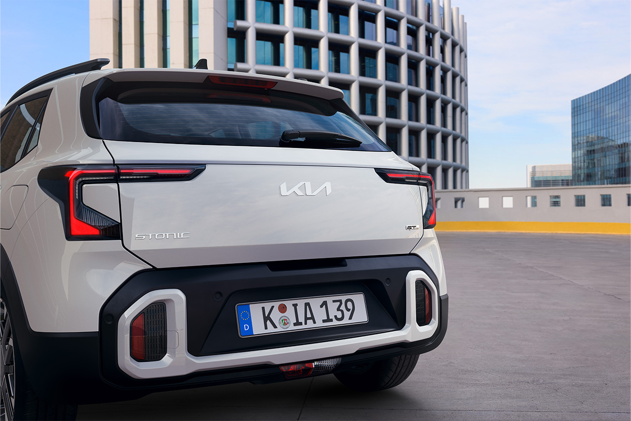 Selbstbewusstes Heckdesign mit klaren Linien.